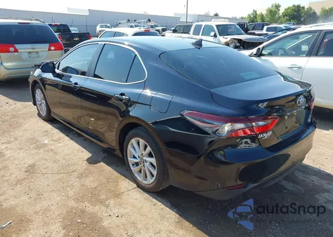 2024 Toyota Camry Le z USA, uszkodzony, nr VIN 4T1C11AK1RU910578